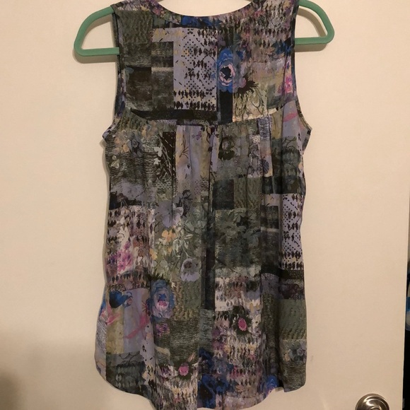 High-Low Sleeveless Button-up Blouse. Size Small - Picture 4 of 7